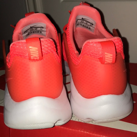 Women’s Nike Darwin Shoes - Picture 4 of 5